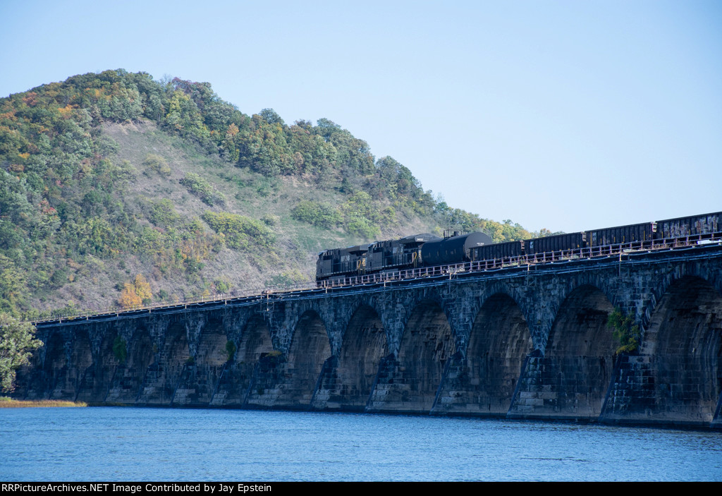 38G rolls across the Rockville Bridge